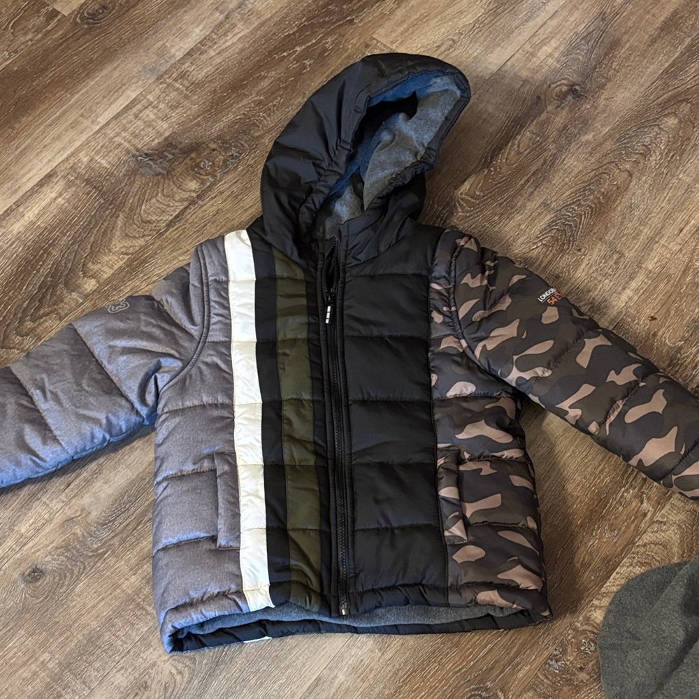 London Fog Camouflage Puffer Jacket. Boys Sz 7